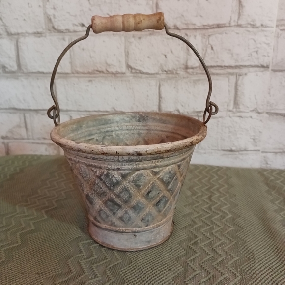 Vintage Galvanized Metal Planters - Picture 8 of 12
